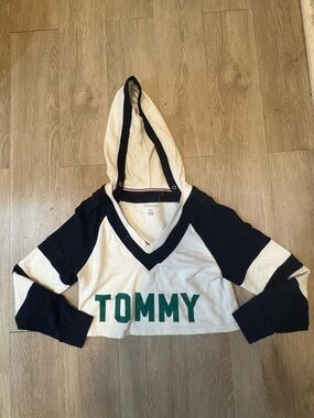 Tommy Hilfiger White & Navy Cropped Hoodie with Green Logo